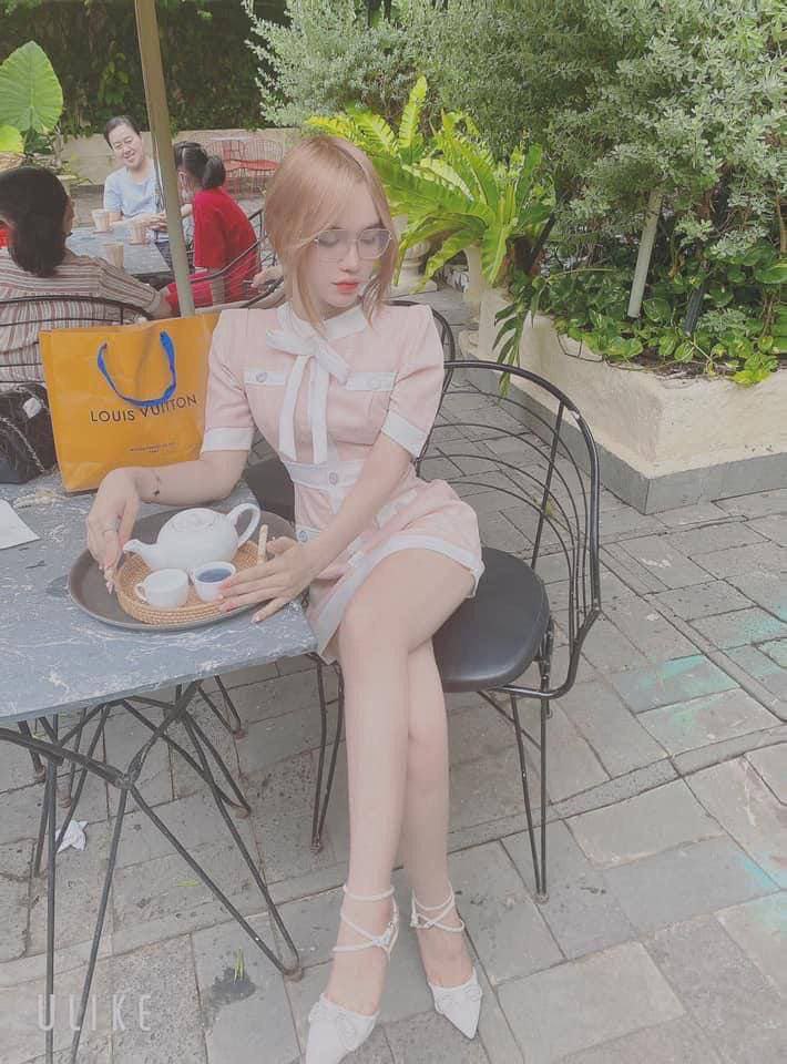 Địt vợ bạn thân có cái lồn khít như còn trinh